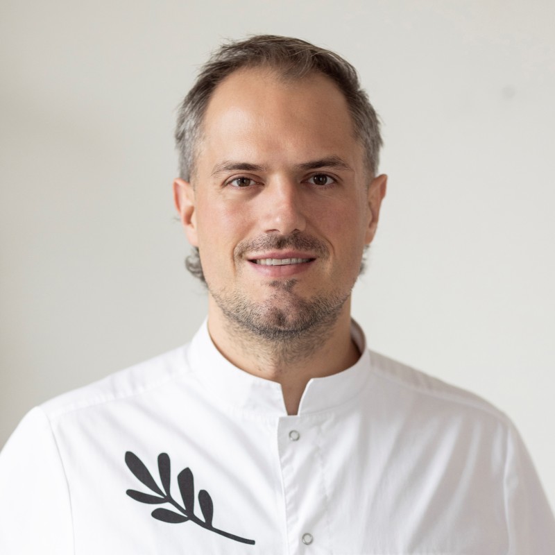 Portrait Noah Frehner Drogist HF Naturheilpraktiker TEN Inhaber