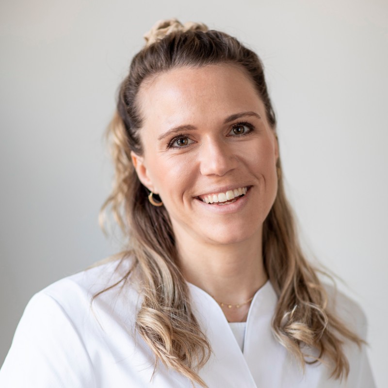 Portrait Drogistin HF Janine Mettler Geschäftsführerin